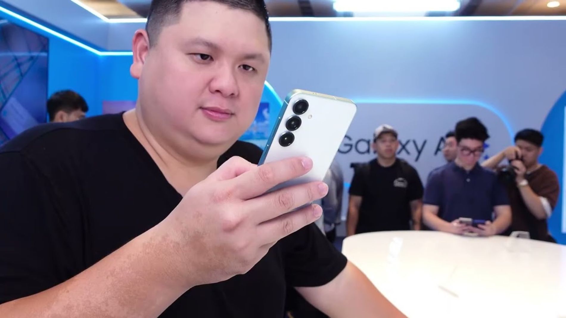 Hình ảnh cho danh mục Đánh giá màn hình Galaxy S25 Series cùng Duy Luân và SamCenter 